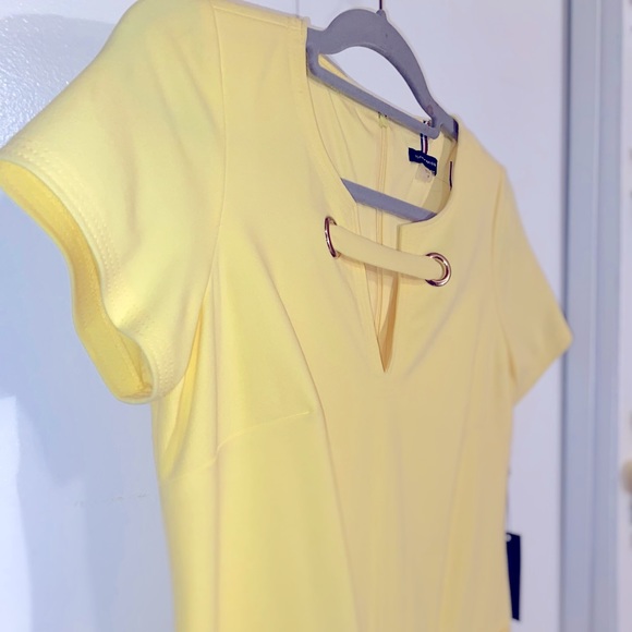 NWT: Tommy Hilfiger Soft Yellow Scuba Crepe Grommet Top Pocket Dress Size 8P - Picture 2 of 9